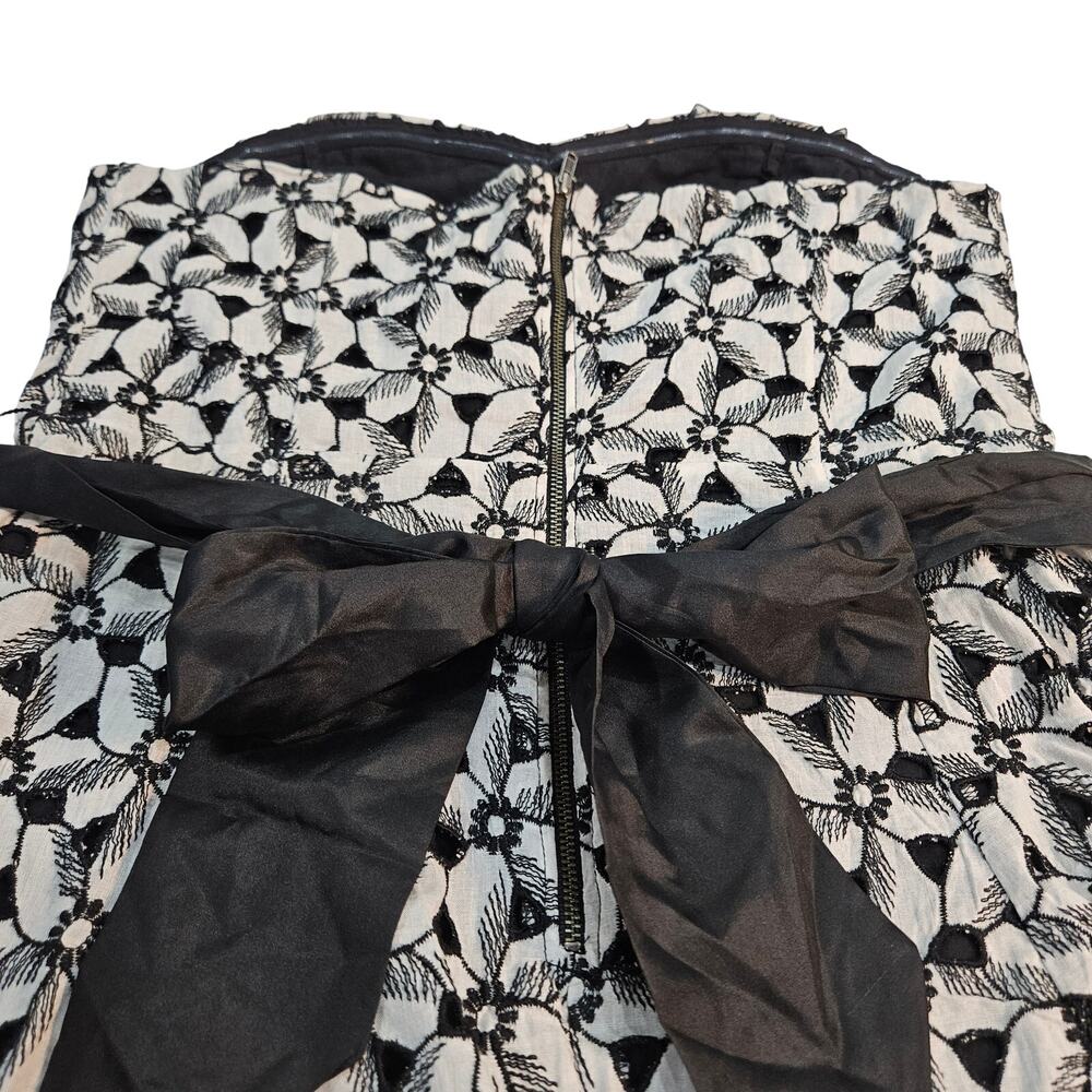 Anthropologie Moulinette Soeurs Overwhelmed Asters 3D Flower Eyelet Dress 8 - Picture 3 of 9
